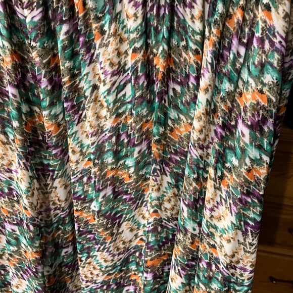 Multi color short dress. (Inventory tub #4). - Picture 3 of 10